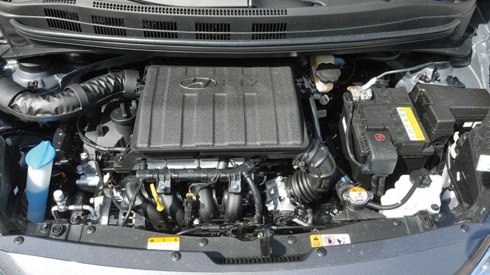 Ο κινητήρας των 1,2 λίτρων του νέου i10 διακρίνεται για την απόδοσή του, παρέχοντας γρήγορες επιδόσεις.